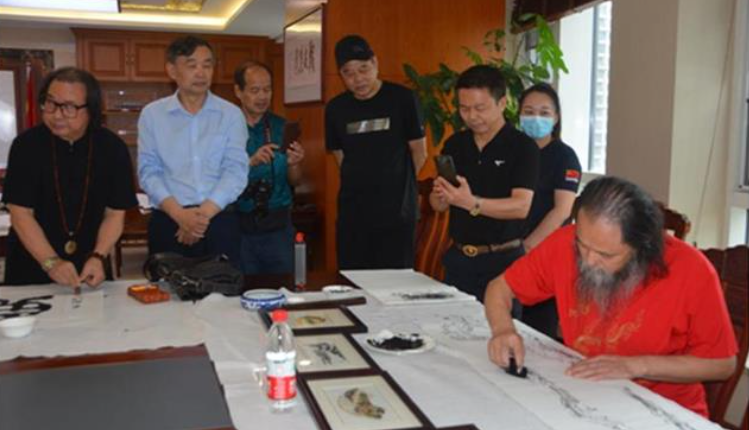 湖北日报：20名书画家用笔墨助力&ldquo;战友杯&rdquo;退役军人直播大赛