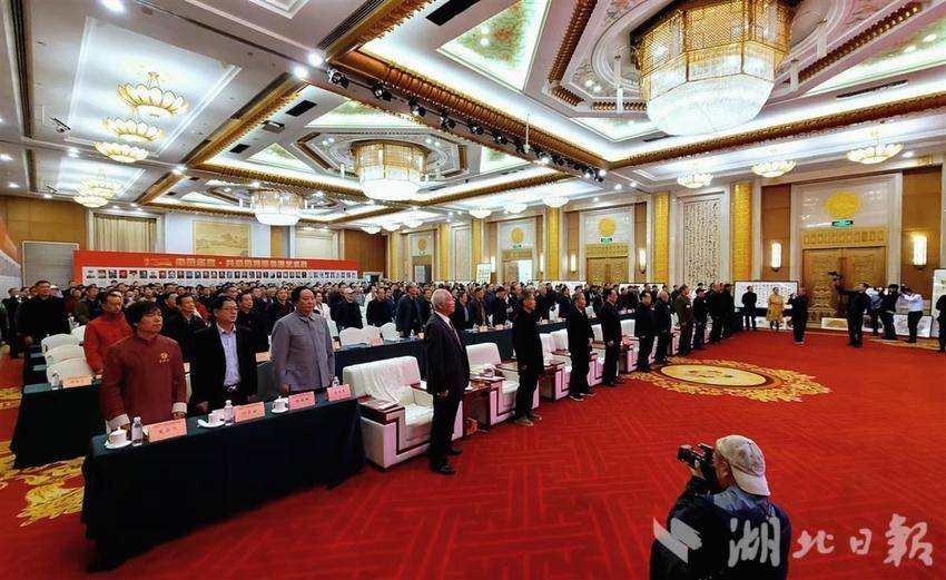 湖北日报：助力新时代全民国防教育 大型书画艺术展在武汉举行